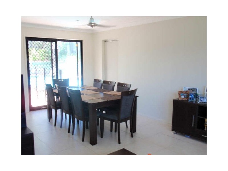 16 Mildura Dr, Helensvale QLD 4212