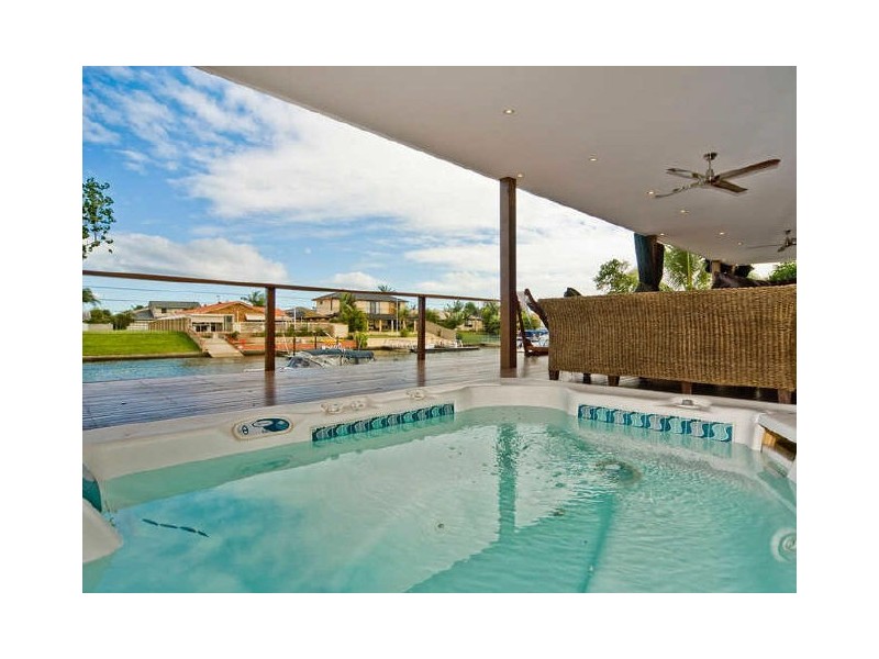 11 Clipper Ct, Biggera Waters QLD 4216