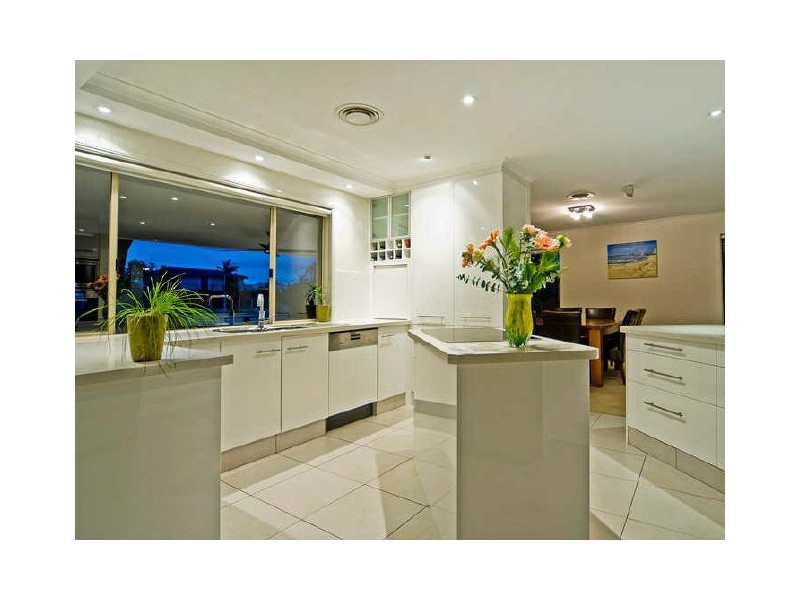 11 Clipper Ct, Biggera Waters QLD 4216