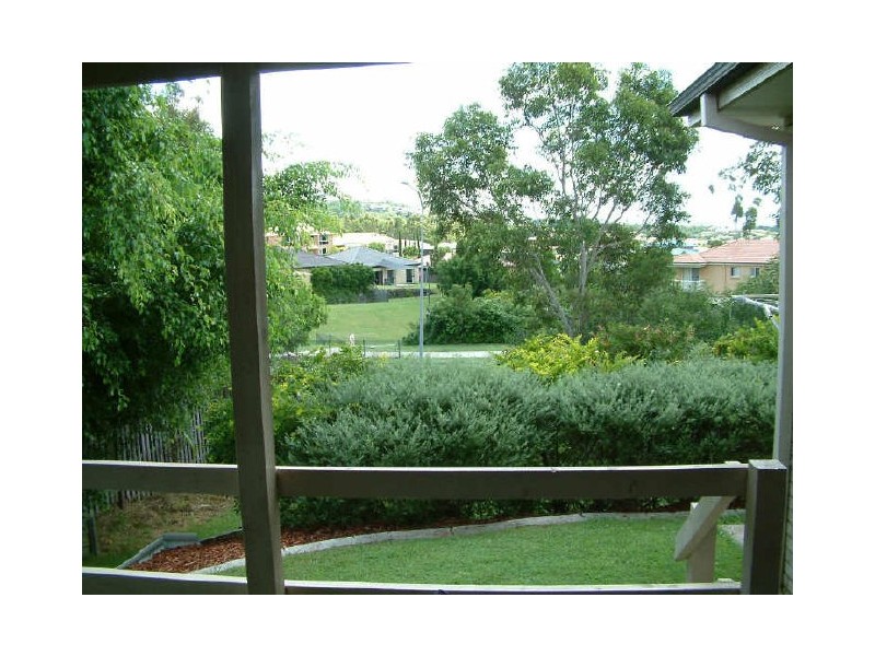 9 Duror St, Pacific Pines QLD 4211