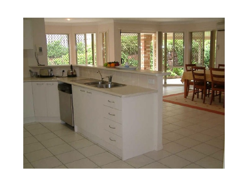 6 Maui Cr, Pacific Pines QLD 4211