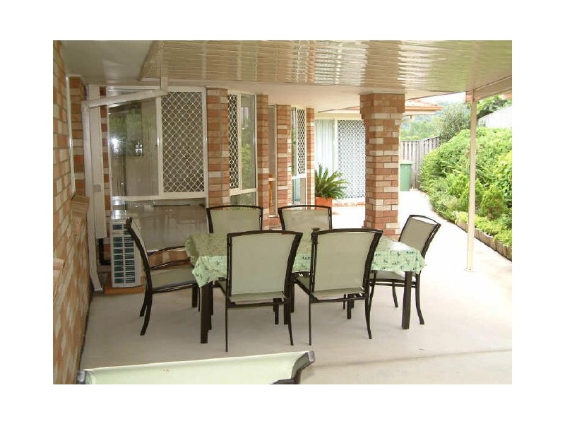 6 Maui Cr, Pacific Pines QLD 4211