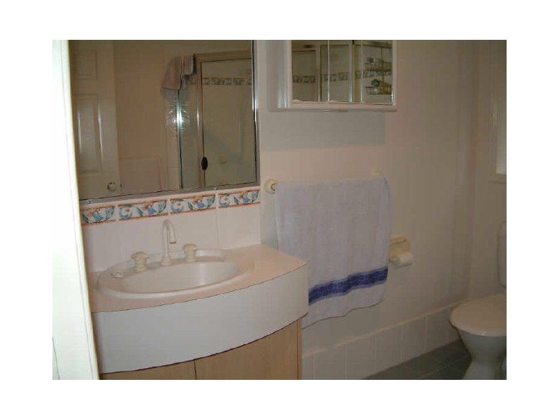 6 Maui Cr, Pacific Pines QLD 4211