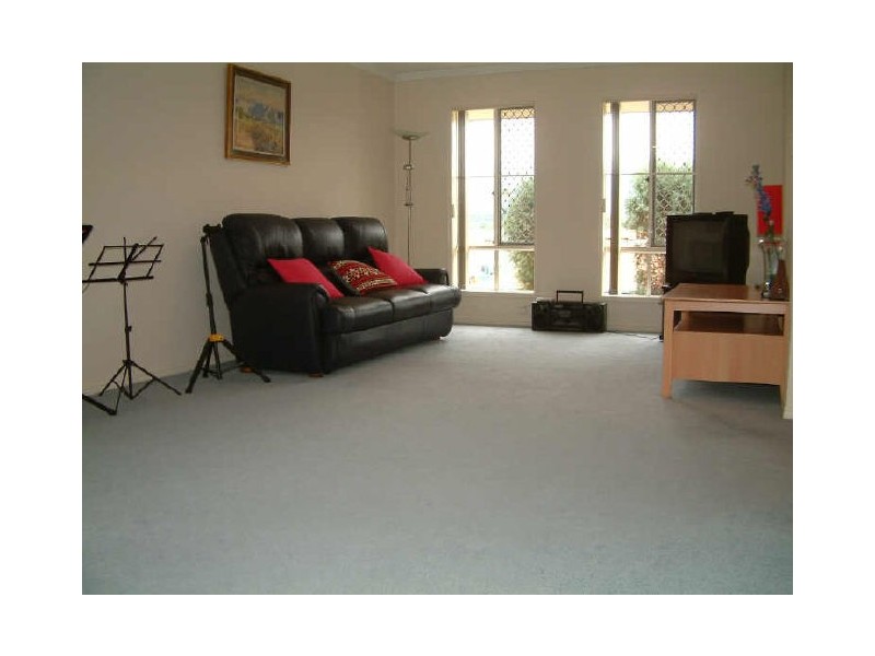 6 Maui Cr, Pacific Pines QLD 4211