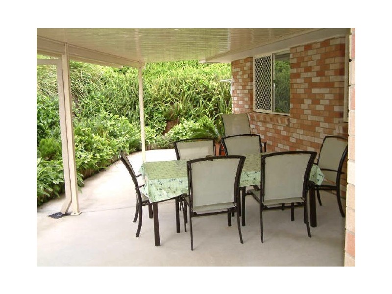 6 Maui Cr, Pacific Pines QLD 4211