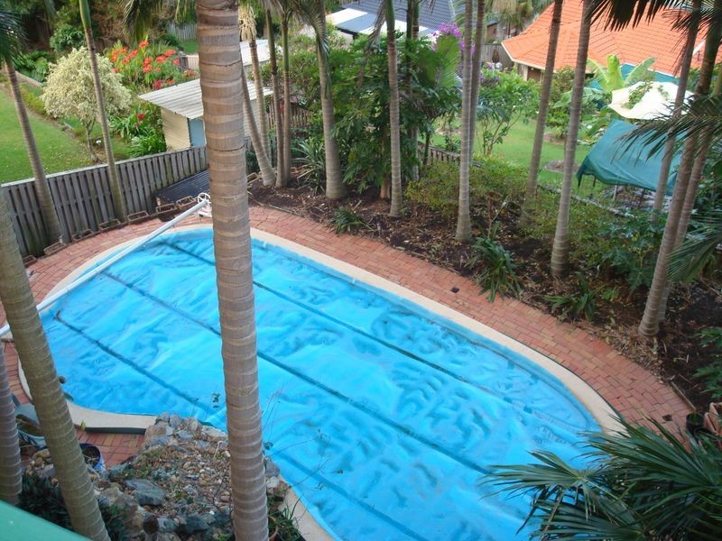 8 Windward Rise, Pacific Pines QLD 4211