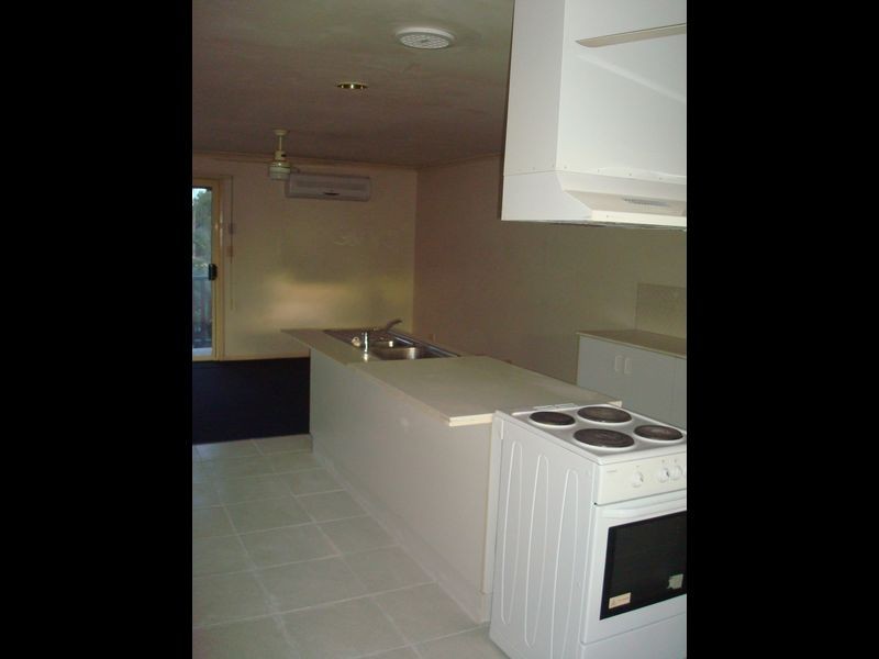 8 Windward Rise, Pacific Pines QLD 4211