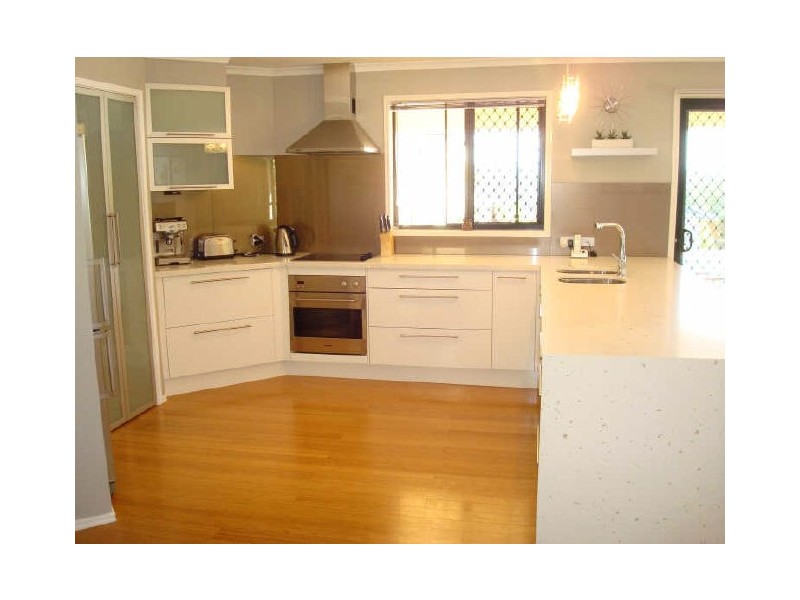 18 Osmond Ct, Pacific Pines QLD 4211