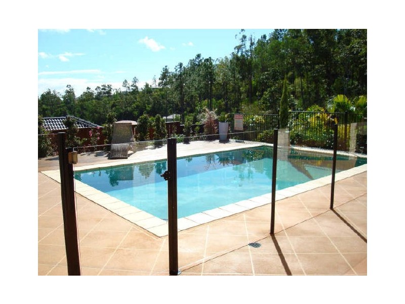 18 Osmond Ct, Pacific Pines QLD 4211