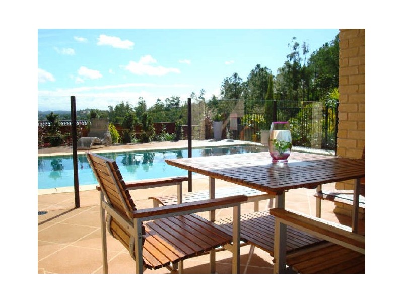 18 Osmond Ct, Pacific Pines QLD 4211