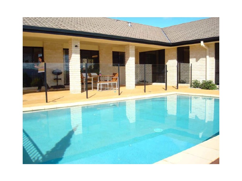 18 Osmond Ct, Pacific Pines QLD 4211