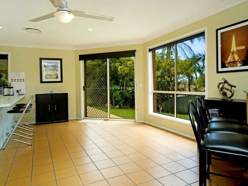 131 Mildura Dr, Helensvale QLD 4212