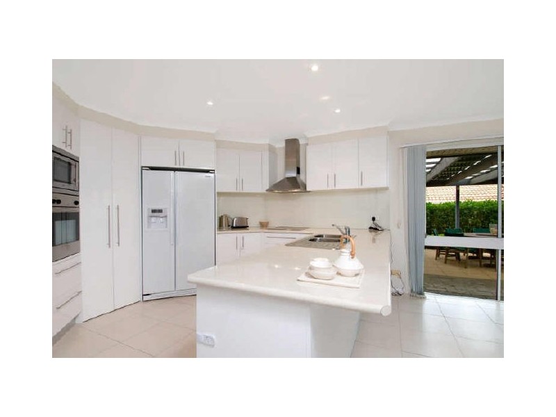 8 Pomona Court, Helensvale QLD 4212