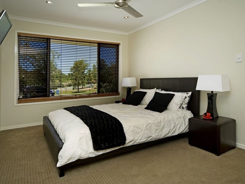 28 Armidale Cr, Helensvale QLD 4212