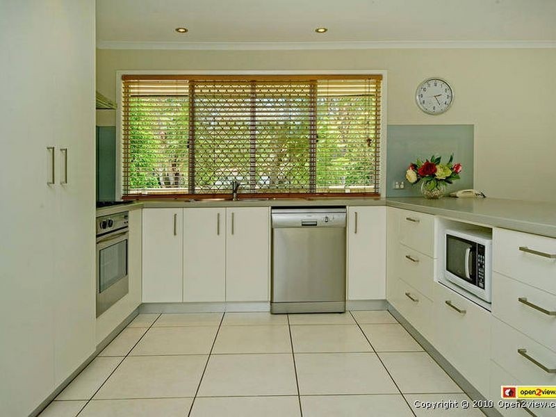 28 Armidale Cr, Helensvale QLD 4212