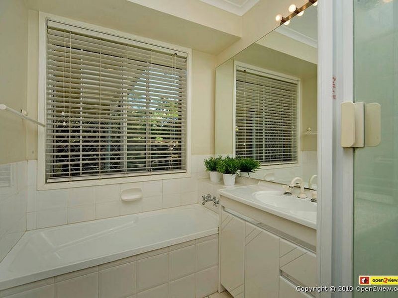 28 Armidale Cr, Helensvale QLD 4212
