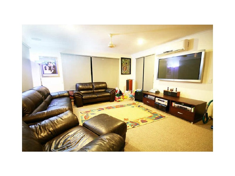 17 Ashford Rd, Helensvale QLD 4212