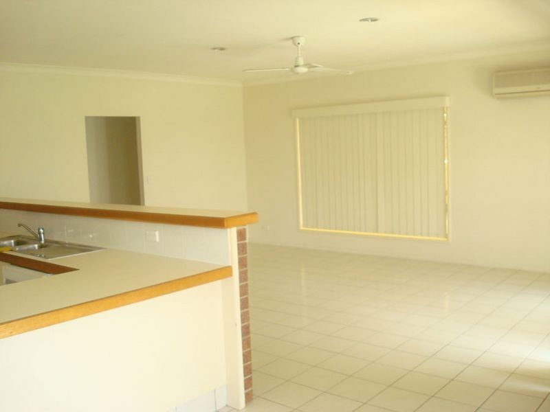 98 Mildura Drive, Helensvale QLD 4212