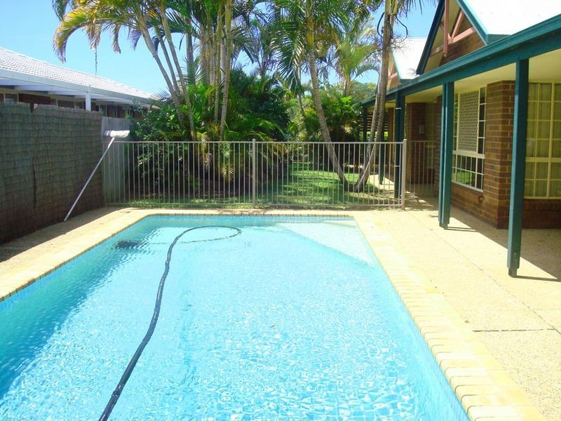 98 Mildura Drive, Helensvale QLD 4212