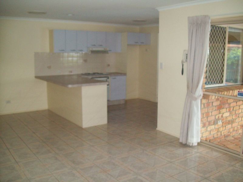 28 Adaminaby Drive, Helensvale QLD 4212