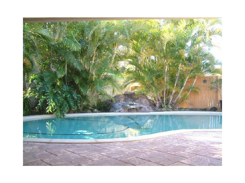 32 Boreen Ct, Helensvale QLD 4212