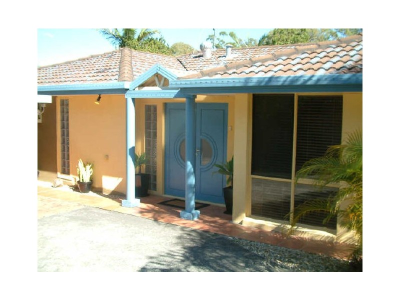 13 Armidale Cr, Helensvale QLD 4212