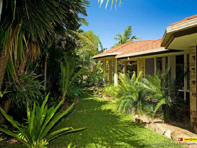 1 Lakewood Court, Monterey Keys QLD 4212
