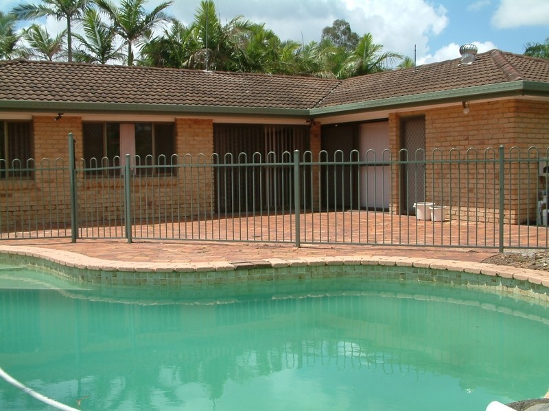 4 Atkins Pl, Helensvale QLD 4212