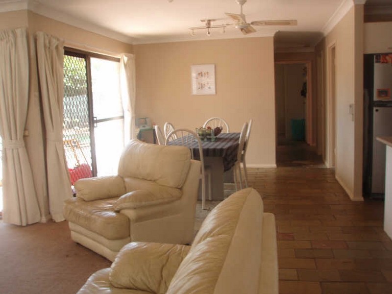 4 Atkins Pl, Helensvale QLD 4212