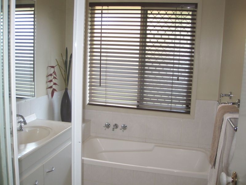 16 Plimsoll Place, Helensvale QLD 4212