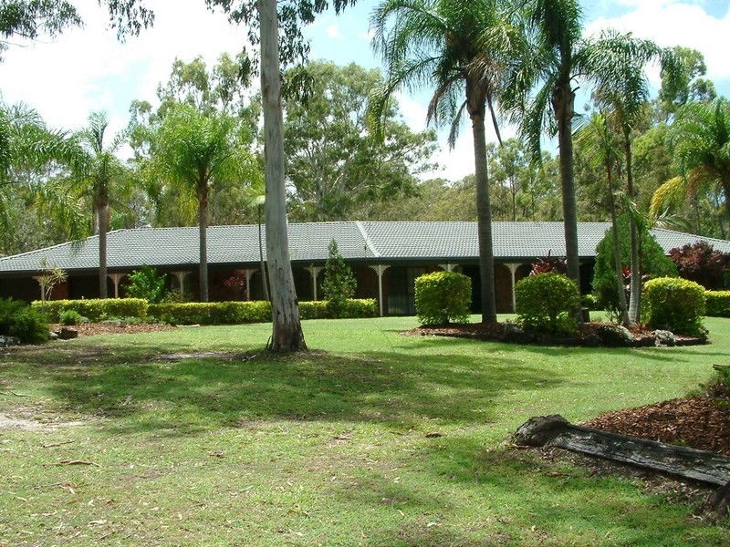 11 Clarence Drive, Helensvale QLD 4212