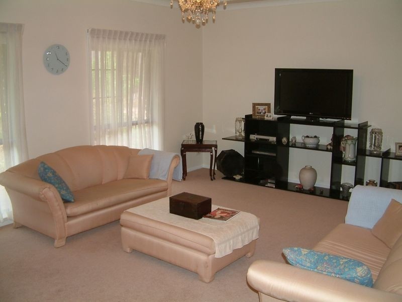 11 Clarence Drive, Helensvale QLD 4212