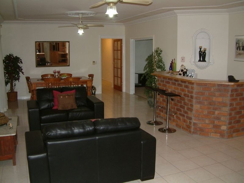 11 Clarence Drive, Helensvale QLD 4212