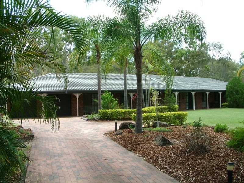 11 Clarence Drive, Helensvale QLD 4212