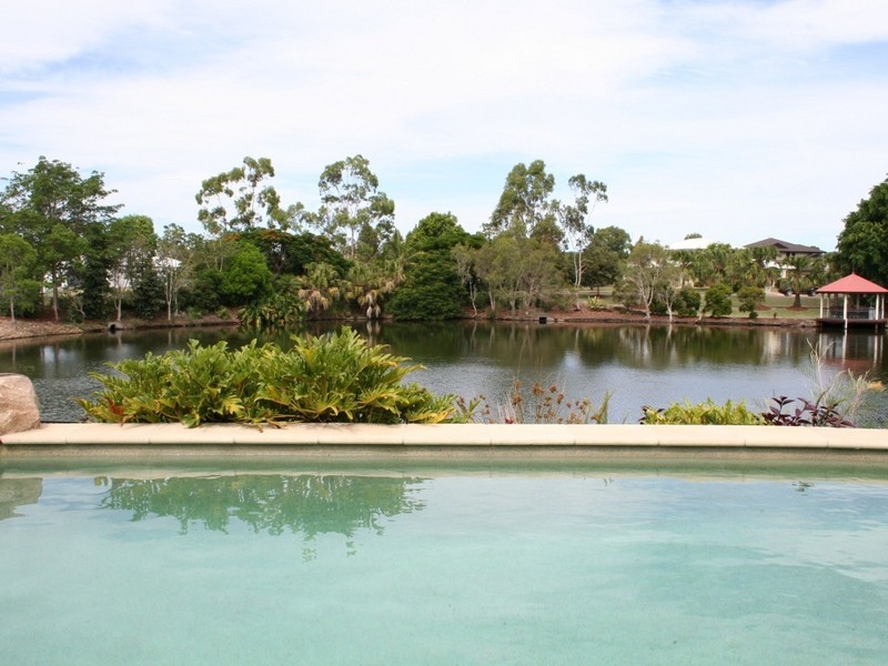 4 River Cove Place, Helensvale QLD 4212
