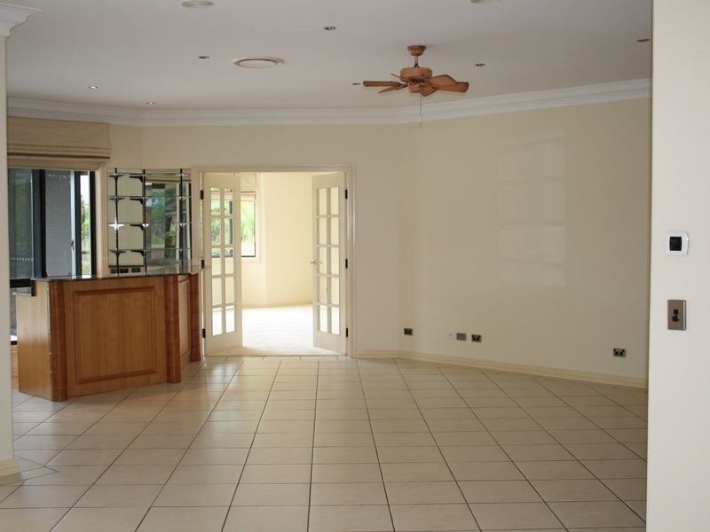 4 River Cove Place, Helensvale QLD 4212