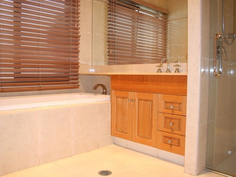 4 River Cove Place, Helensvale QLD 4212