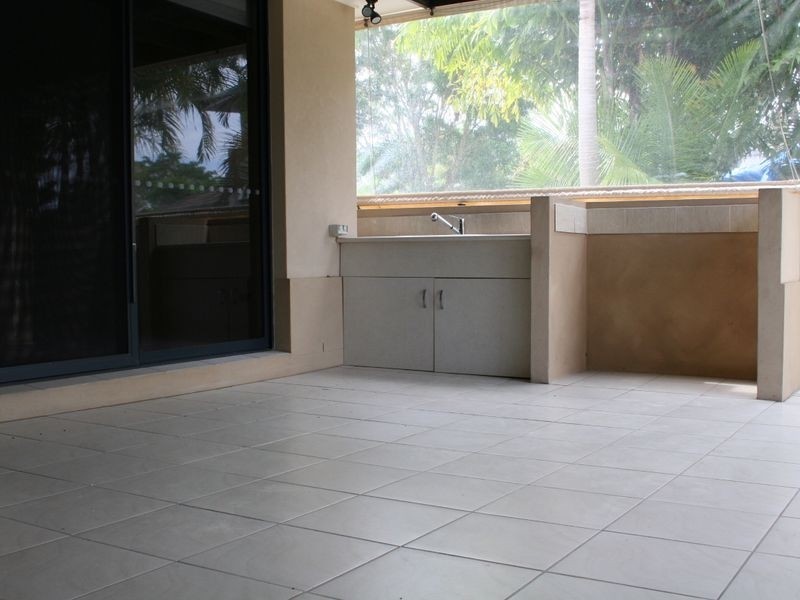 4 River Cove Place, Helensvale QLD 4212