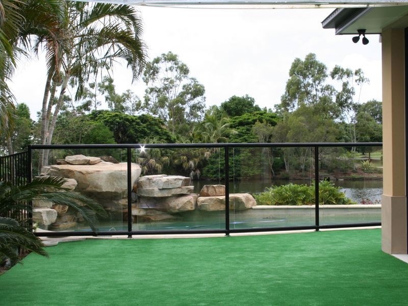 4 River Cove Place, Helensvale QLD 4212