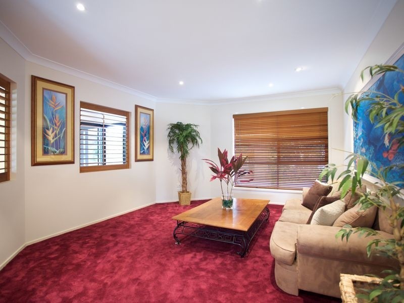 52 Riverdowns Crescent, Helensvale QLD 4212