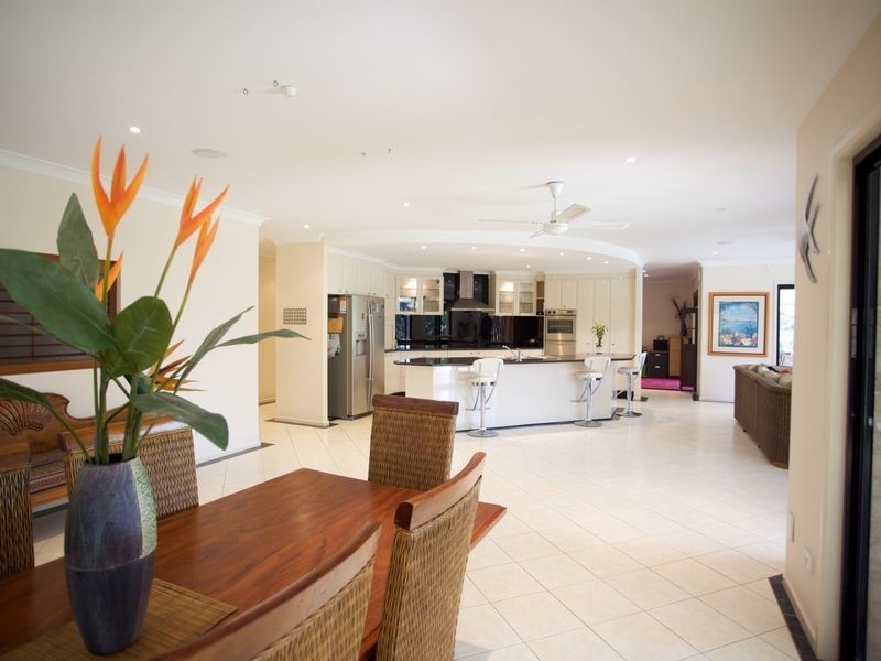 52 Riverdowns Crescent, Helensvale QLD 4212