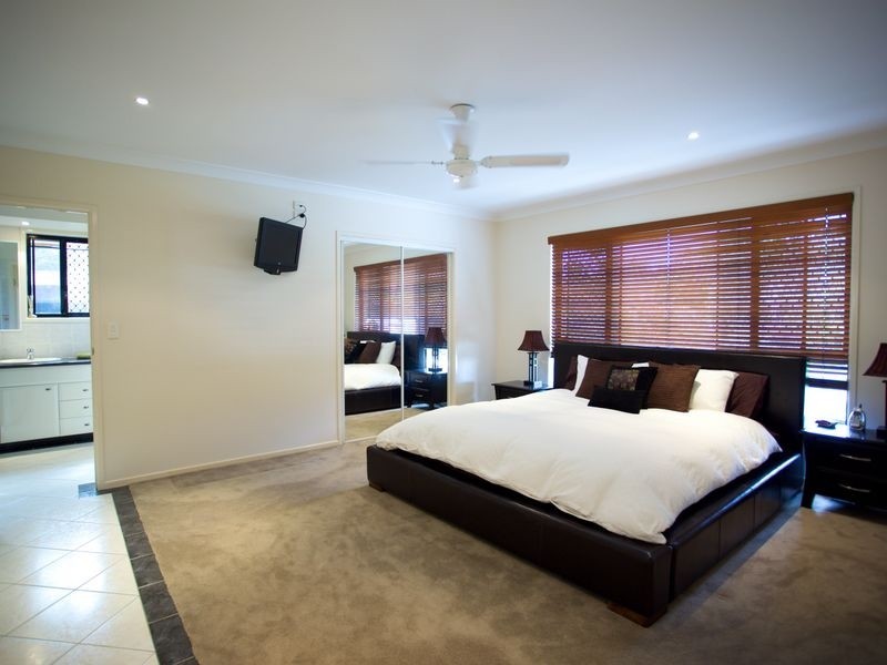 52 Riverdowns Crescent, Helensvale QLD 4212