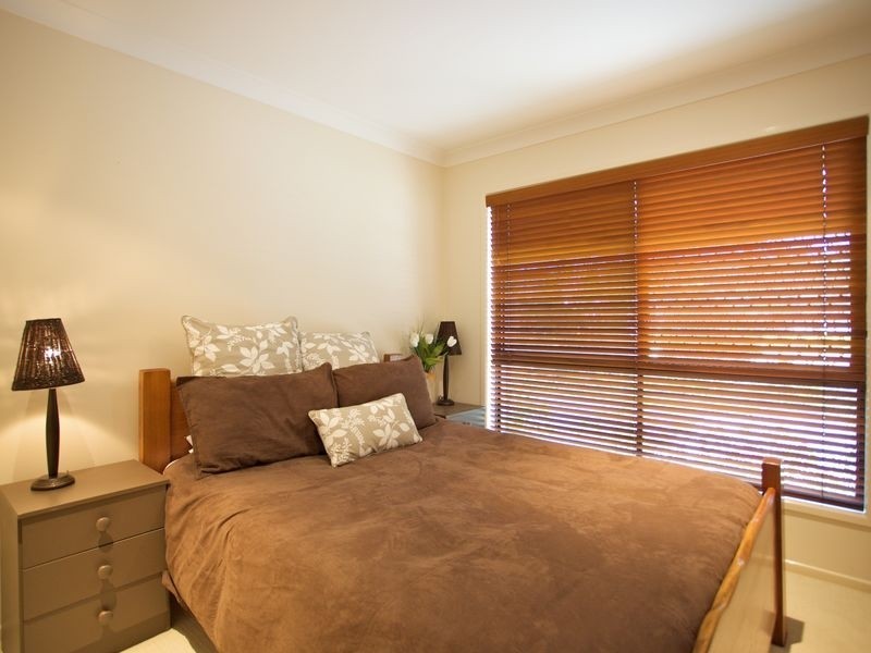 52 Riverdowns Crescent, Helensvale QLD 4212