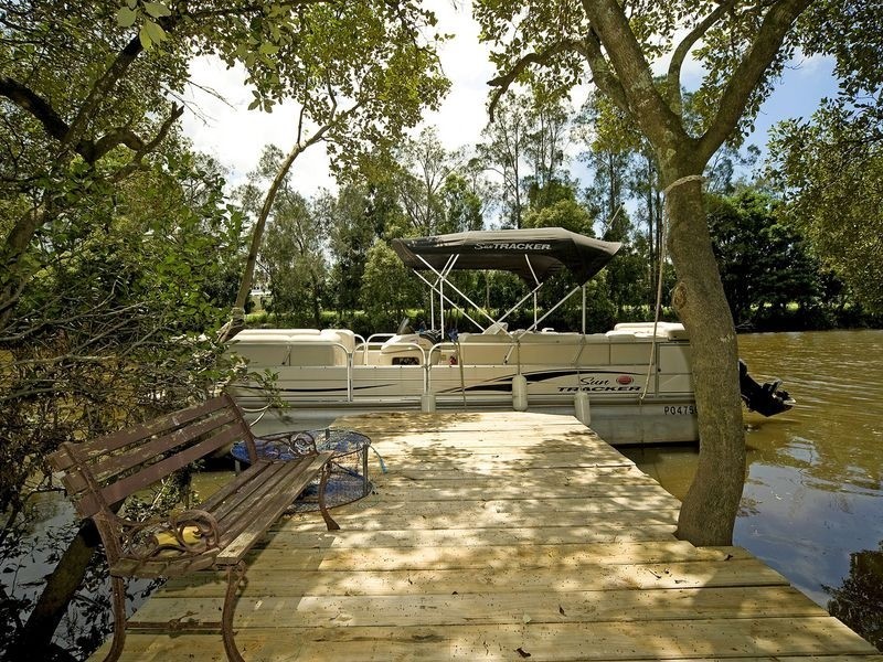 52 Riverdowns Crescent, Helensvale QLD 4212