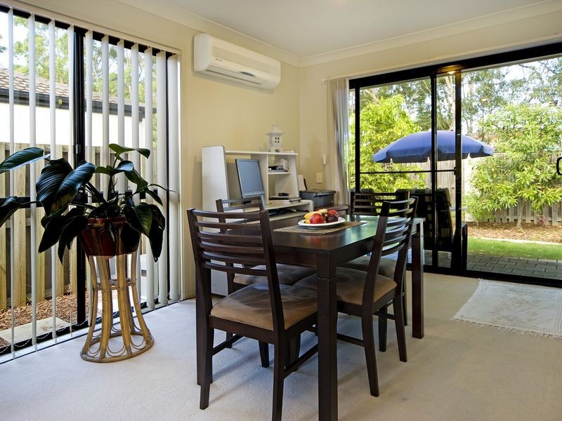 2/590 Pine Ridge Road, Coombabah QLD 4216