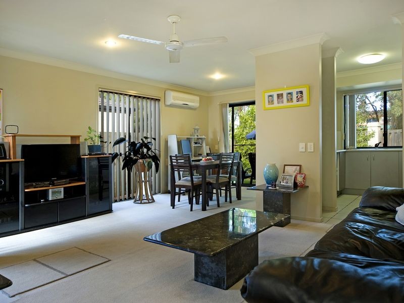 2/590 Pine Ridge Road, Coombabah QLD 4216