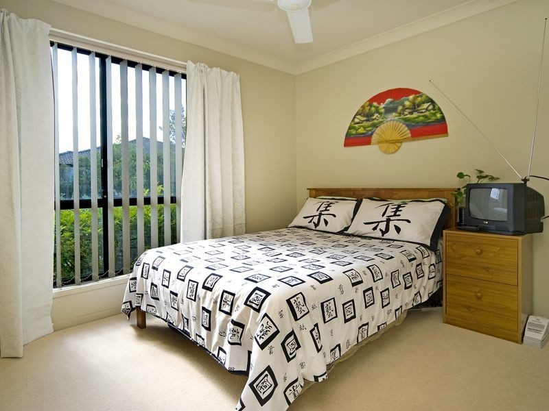 2/590 Pine Ridge Road, Coombabah QLD 4216