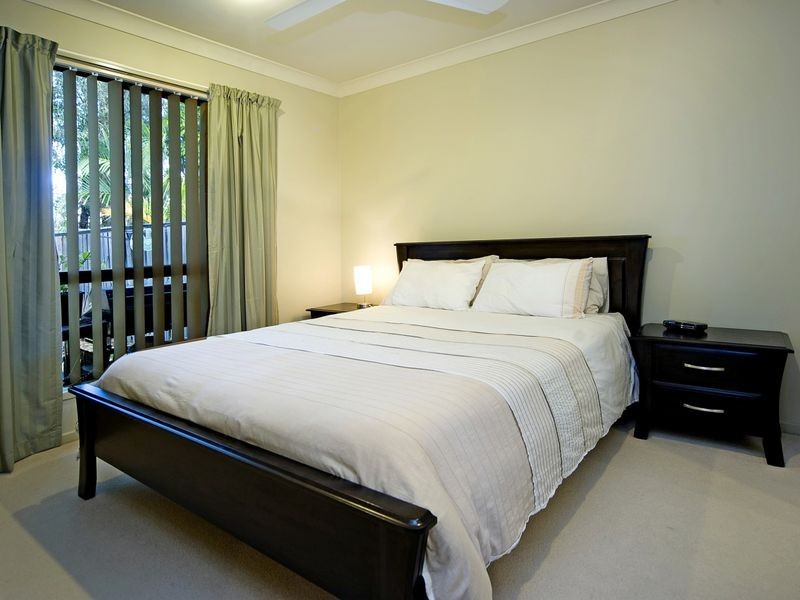 2/590 Pine Ridge Road, Coombabah QLD 4216