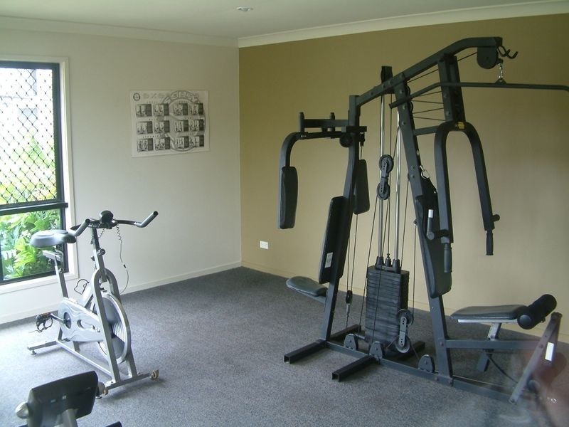 2/590 Pine Ridge Road, Coombabah QLD 4216