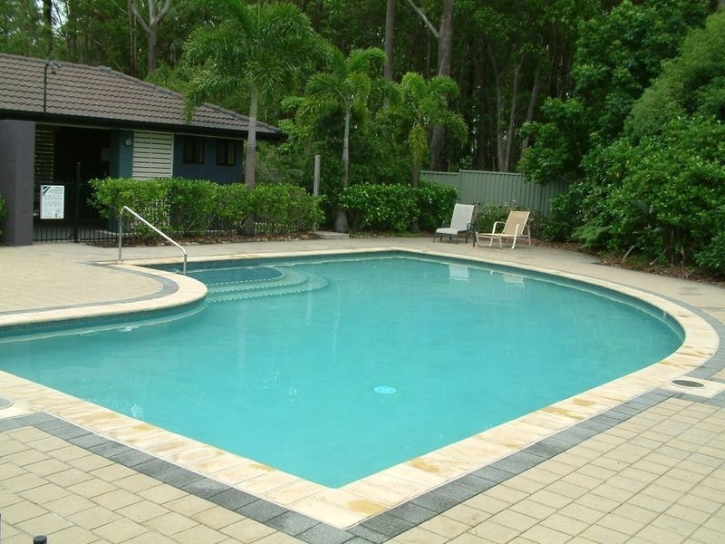 2/590 Pine Ridge Road, Coombabah QLD 4216